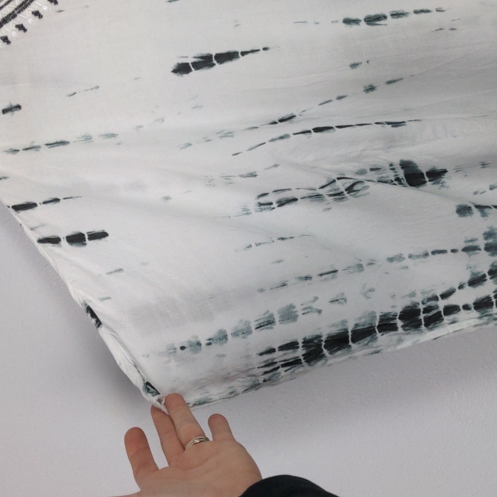 Soft Surroundings Tie-Dye Beaded Kimono Shawl Black White Size Medium - Picture 6 of 10